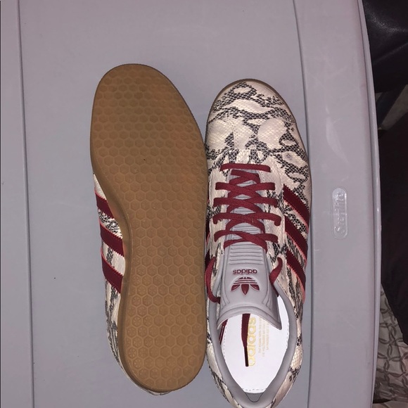 Custom design Adidas shoes - Picture 3 of 4